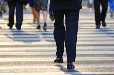 Faire le ménage et marcher pour aller au travail peut sauver des vies