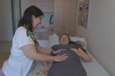 Des femmes de partout au Québec demandent un meilleur accès aux services de sage-femme