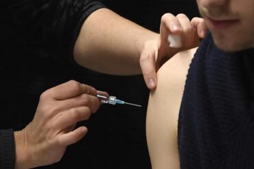 Vaccin contre la méningite: Québec paie deux fois plus cher que le Royaume-Uni