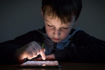 Combien d’heures les enfants peuvent-ils passer devant les écrans ?