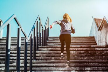 Monter les escaliers tout au long de la journée participe à une bonne santé