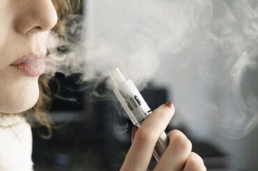 L’OMS alerte sur les dangers de la cigarette électronique, ‘incontestablement nocive’