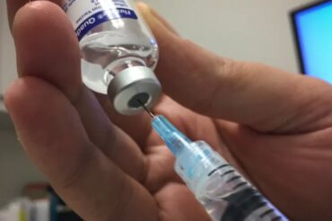 Demand for flu shot surges at Quebec pharmacies, clinics