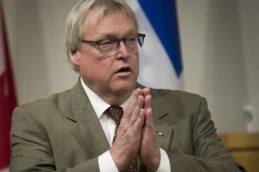 Barrette blamed as number of Quebec doctors quitting medicare rises to 410