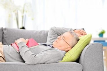 Alzheimer : la « grosse » sieste est plutôt mauvaise chez les plus de 70 ans