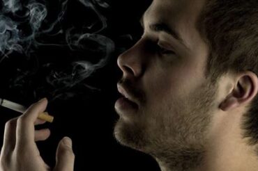 Smoking pot — or cigarettes — daily can increase psychosis risk, study finds