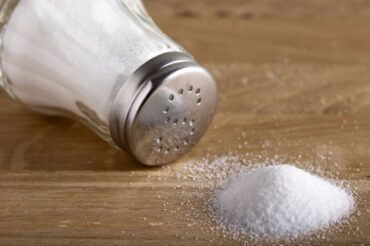 Les Canadiens consomment encore trop de sel