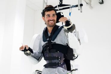 Thibault, le tétraplégique qui se déplace grâce à un exosquelette