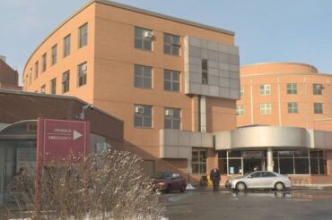 Montreal hospitals, new ‘winter clinics’ packed during flu season