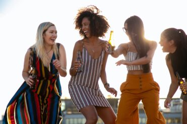 Les femmes ménopausées peuvent danser leur chemin vers une meilleure santé
