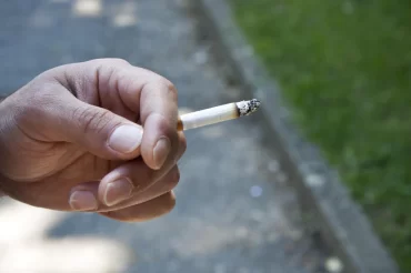 COVID-19: les fumeurs ont jusqu’à 80 % plus de risques d’être hospitalisés
