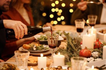 How to safely plan a Holiday gathering during the Omicron wave