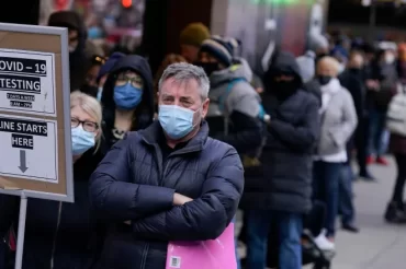 How will pandemic end? Omicron clouds forecasts for endgame, experts say