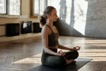 Les symptômes dépressifs ont diminué chez les participants des cours de yoga chauffé