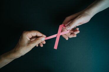 Oncologist shares self-screening tips for early breast cancer detection